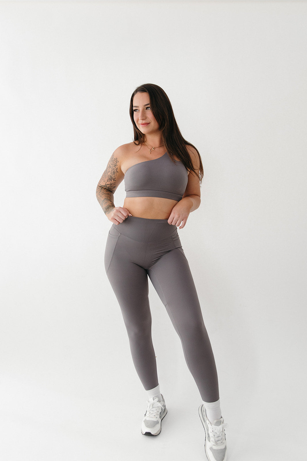 SHE AINT PLAYIN LEGGINGS